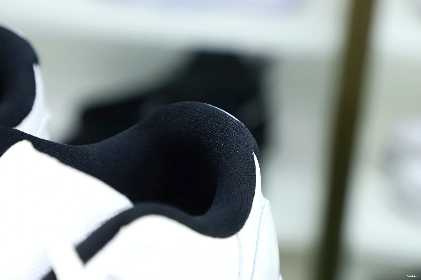 BLUE AIR LOW RETRO LEGEND 11 JORDAN 1004